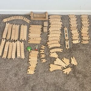 Thomas and Friends Train Engine Wooden Track Curve Straight Lot Set of 70+Pieces